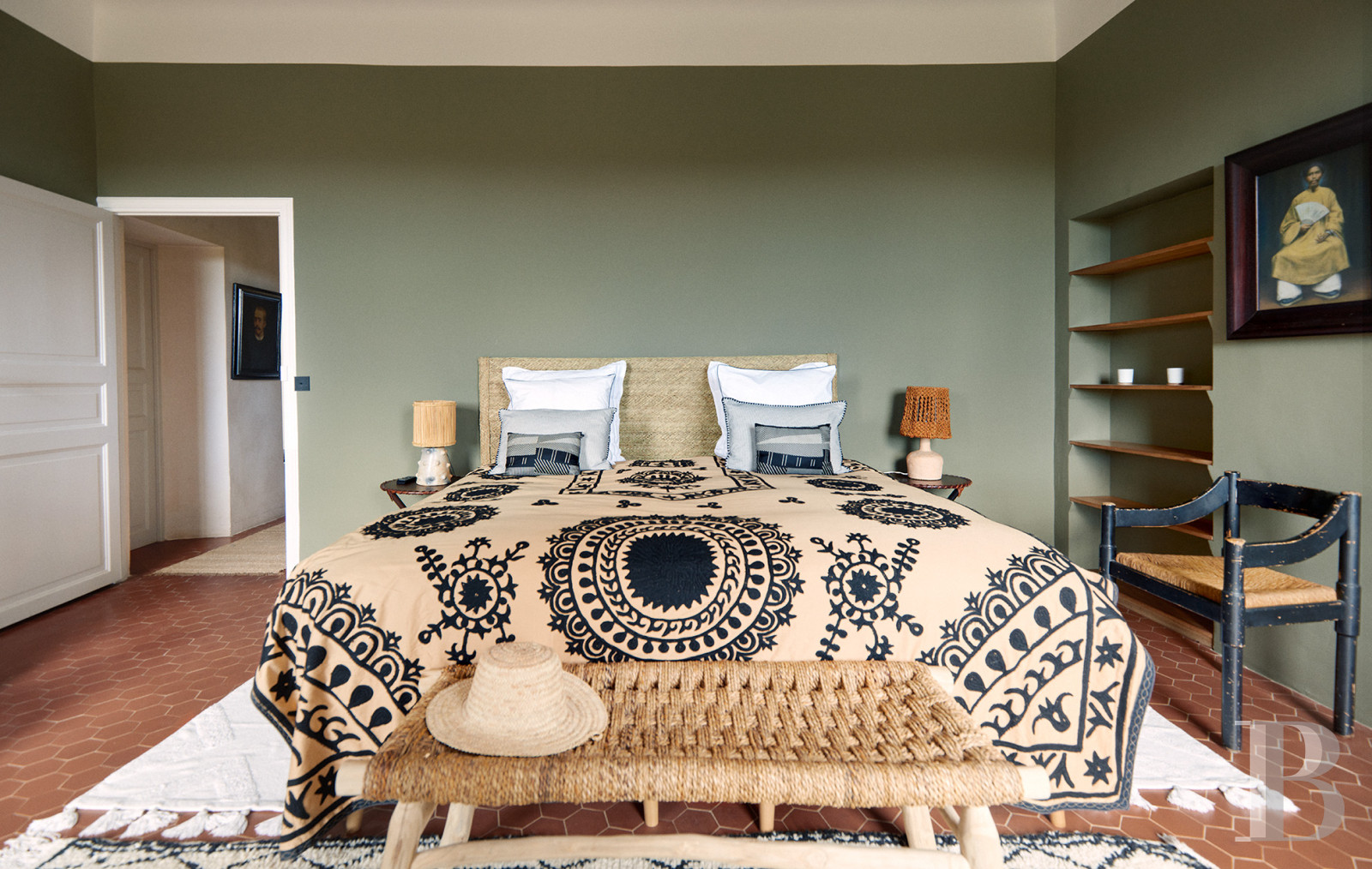 Dans les Alpes-de-Haute-Provence, au sud de Forcalquier, une maison de village traditionnelle et audacieuse - photo  n°26